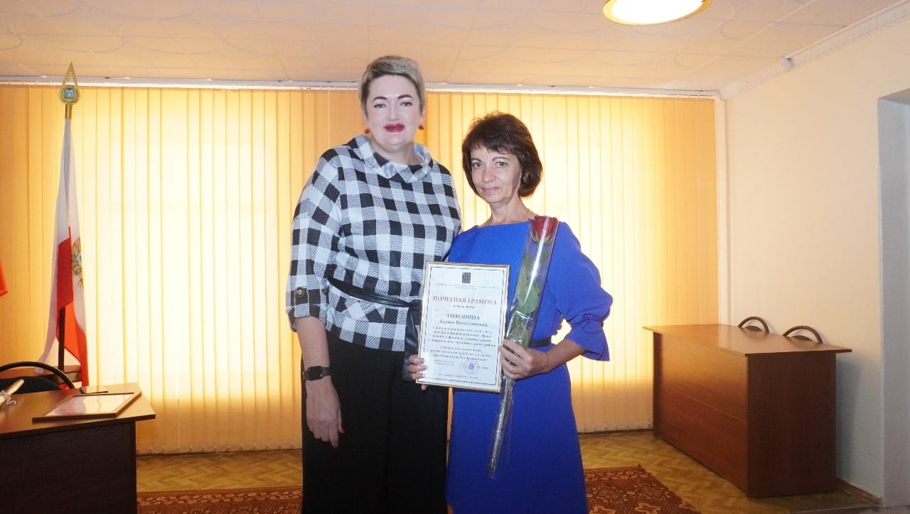 Светлана Байрак выполнила почётную миссию по награждению жителей Екатериновки